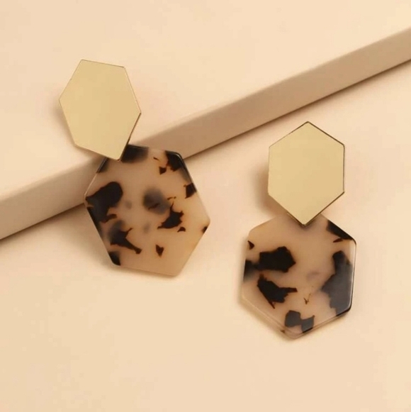 NEW tortoise shell & gold hexagon earrings - Picture 2 of 5
